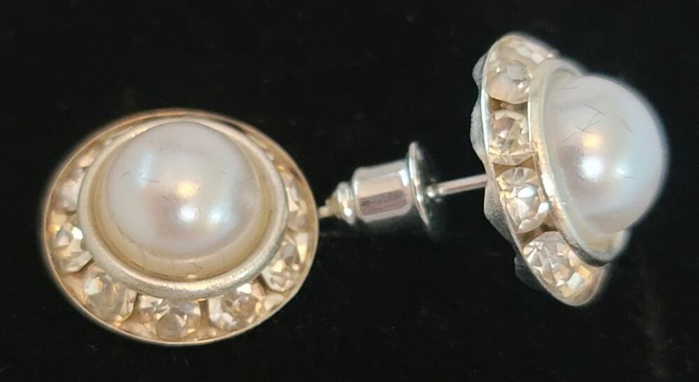 Crystal Pearl Earrings Post Back Round NEW